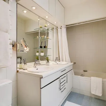 Sejour Au Pied De La Tour Eiffel פריז